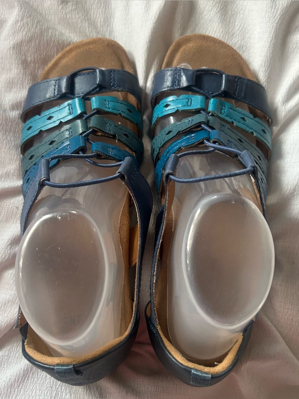 Earth origins size 9 women’s‎  Navy and Tan Leather Slip-On